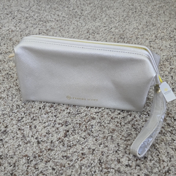 NWT Kendra Scott Cosmetic Case - Picture 4 of 6